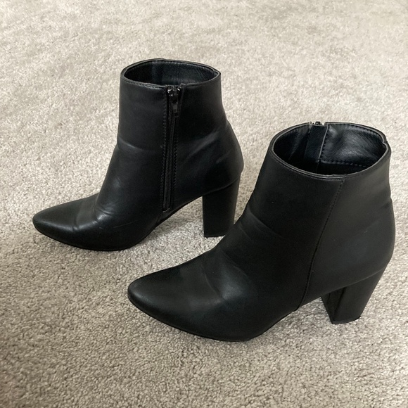 3/$10 SALE Pointed Toe Heeled Black Booties - Picture 1 of 4